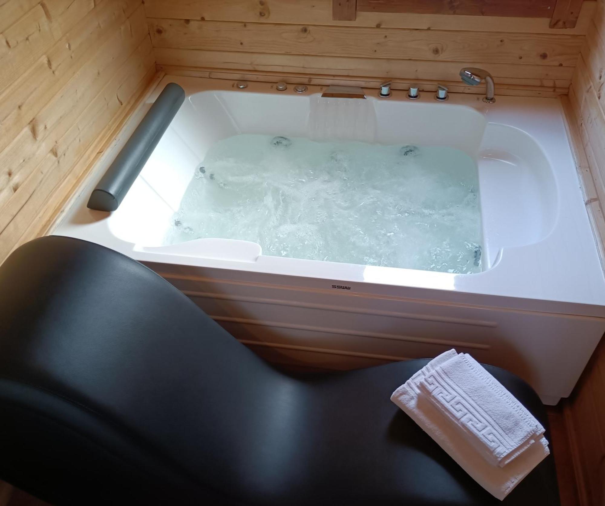 La Dehesilla De Toledo Escapada Romantica Jacuzzi Sillon Tantrico Cobisa Exterior photo